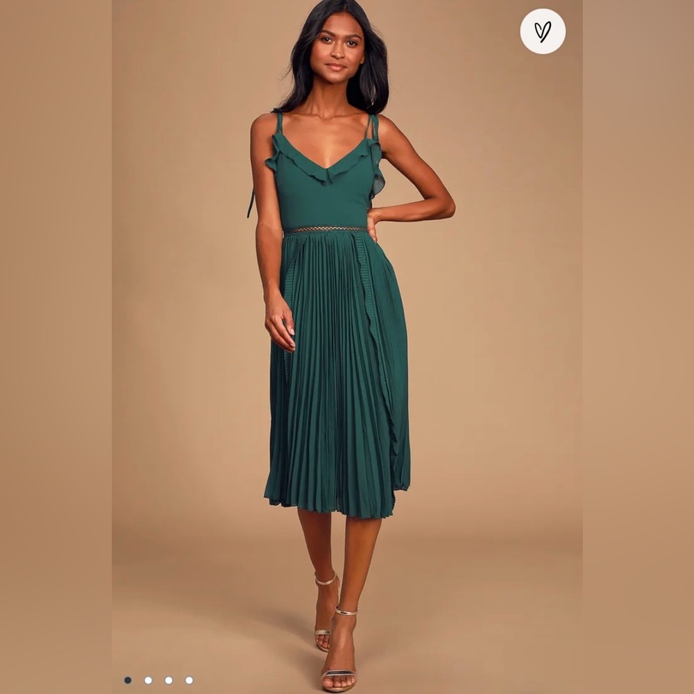 Lulu’s Never a Dull Moment Emerald Green Tie-Strap Pleated Midi dress